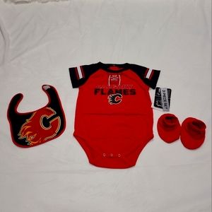 NHL 24 m unisex-baby "Little D-Man" Onesie, Bib and Bootie Set calgary flames